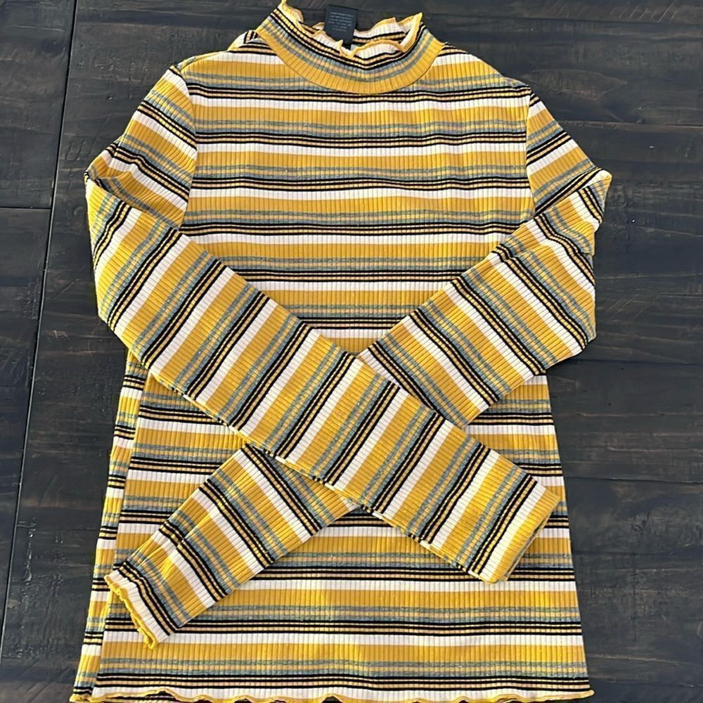 Turtleneck long sleeve sweatshirt